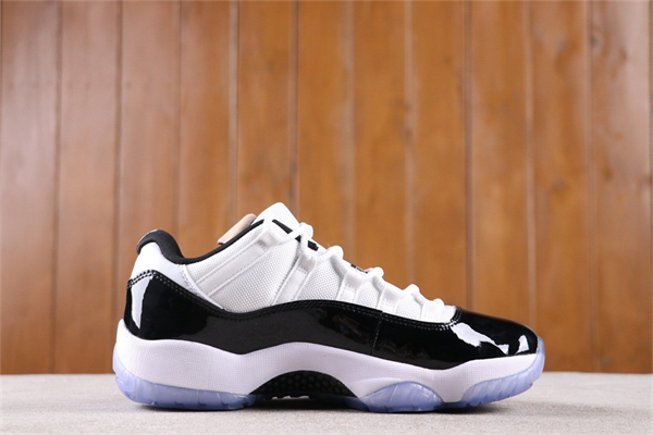 PROMOTION Jordan 11 Low Concord