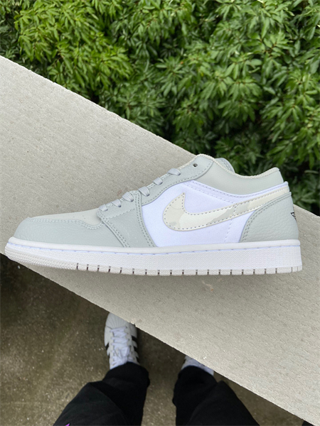 Nike Air Jordan 1 Low 1