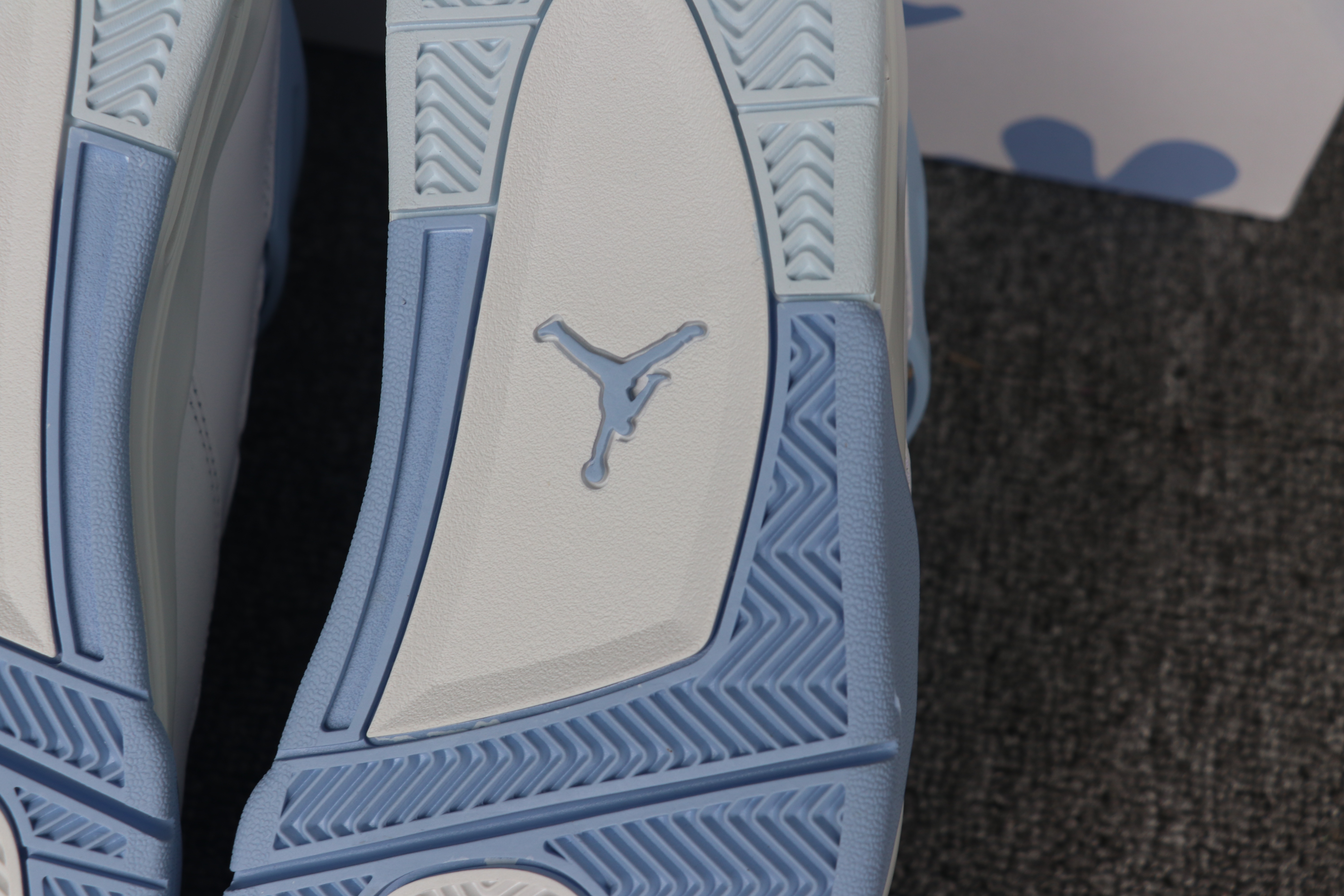 Nike Air Jordan 4 Forget Me Not