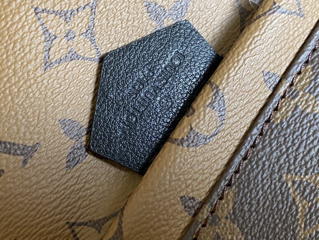 LV Backpack M44870 (DM For Price）