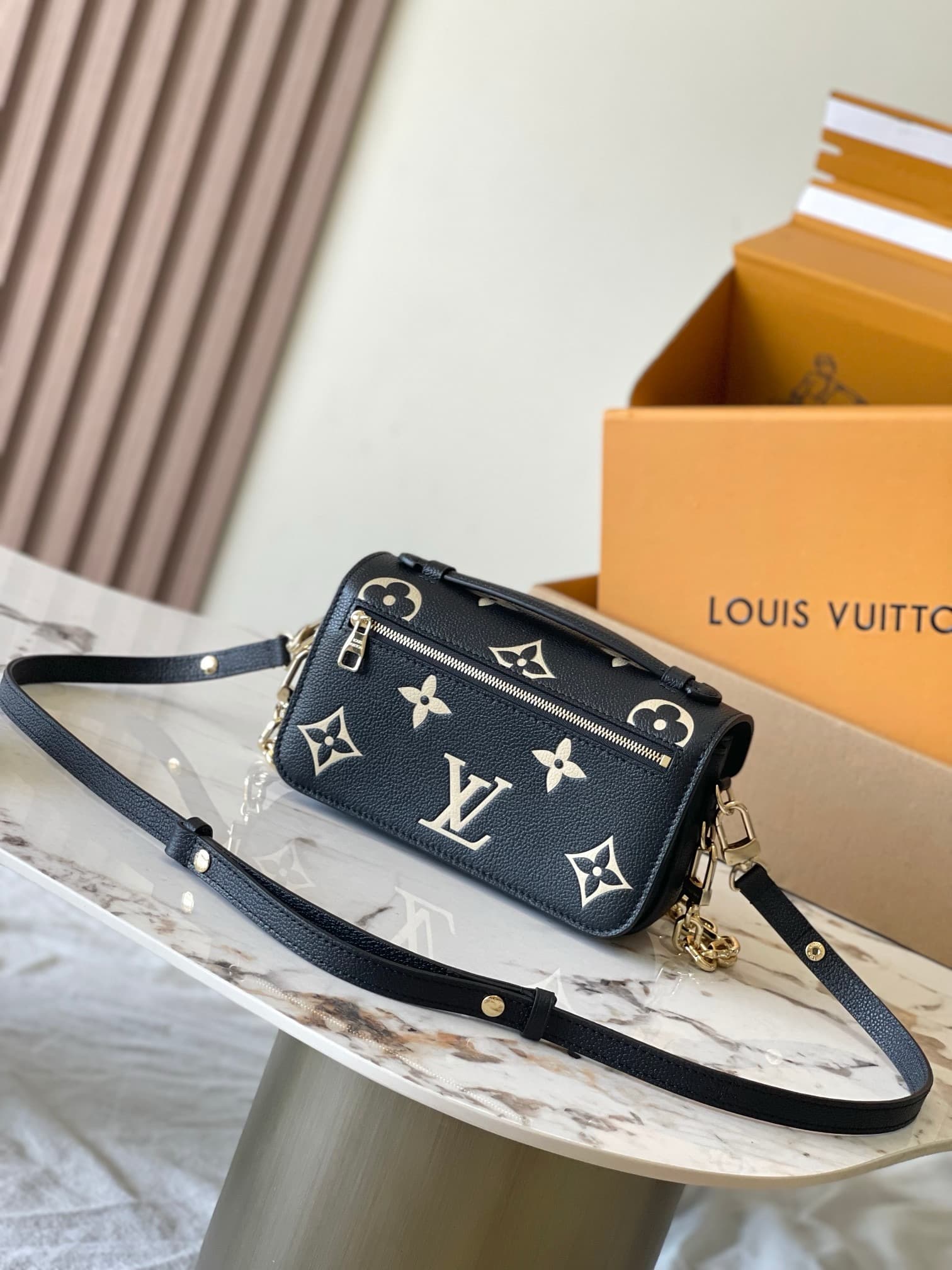 LV HandBag Pochette  M46596