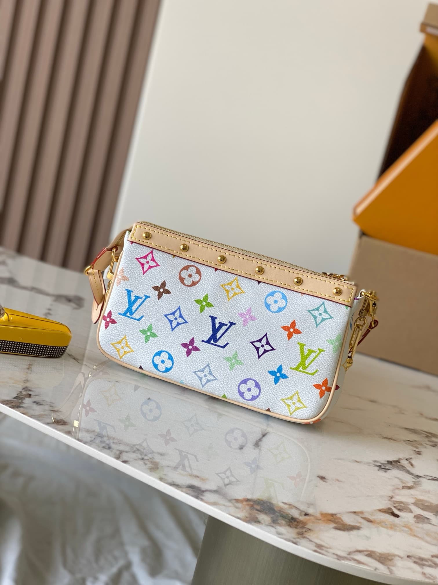 LV HandBag Pochette  M13404