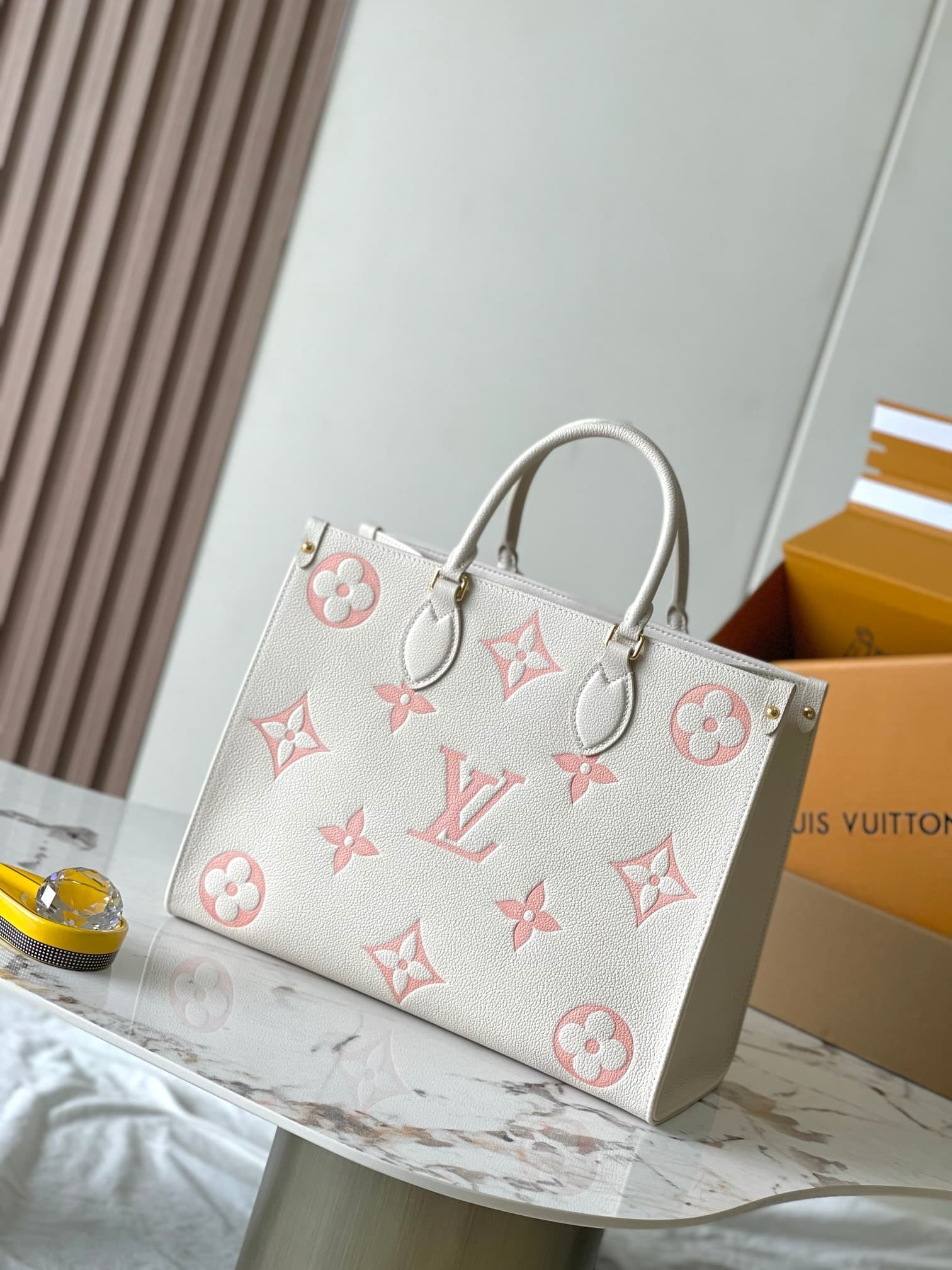 LV HandBag Onthego M21575
