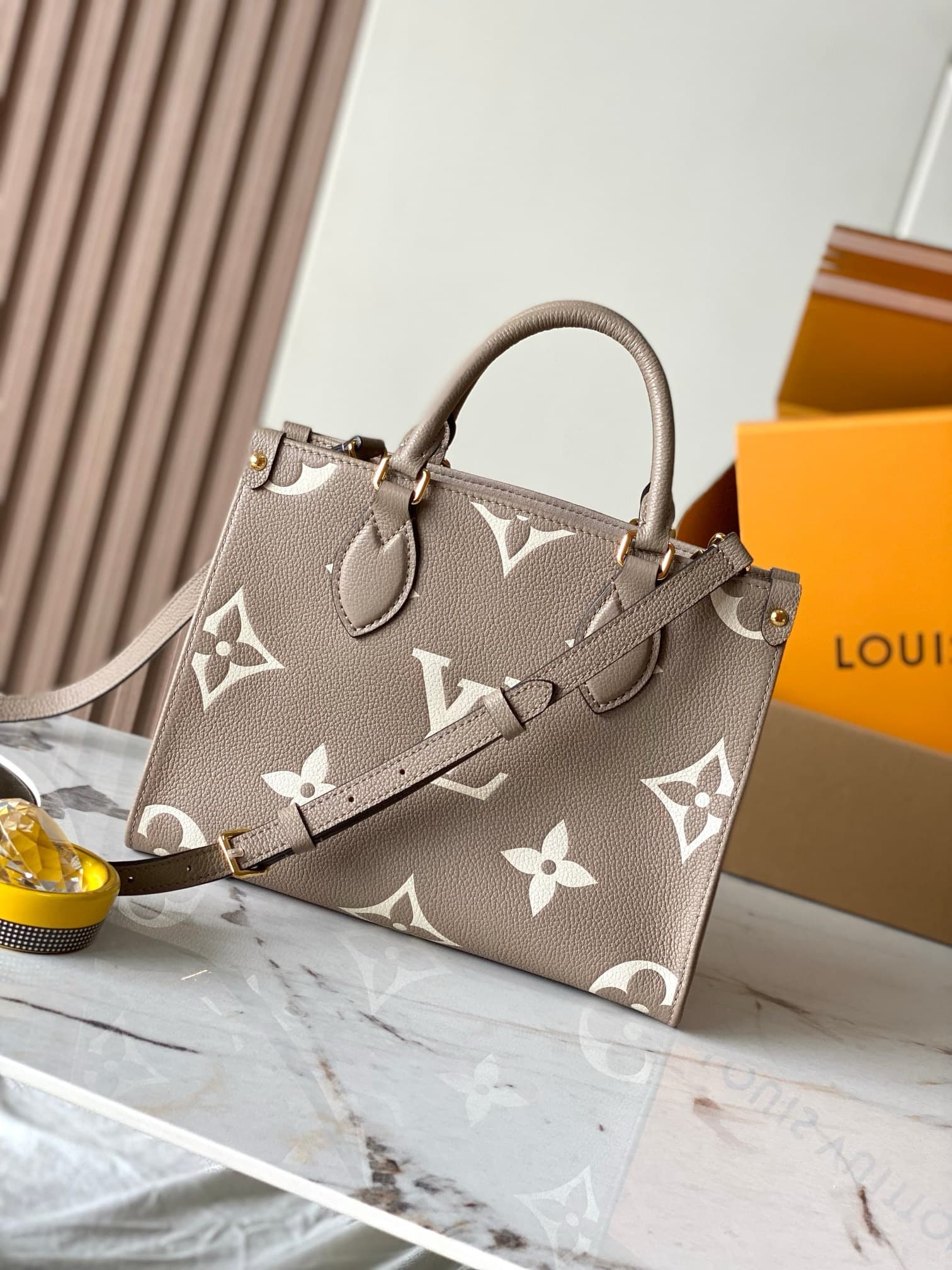 LV HandBag Onthego M45779