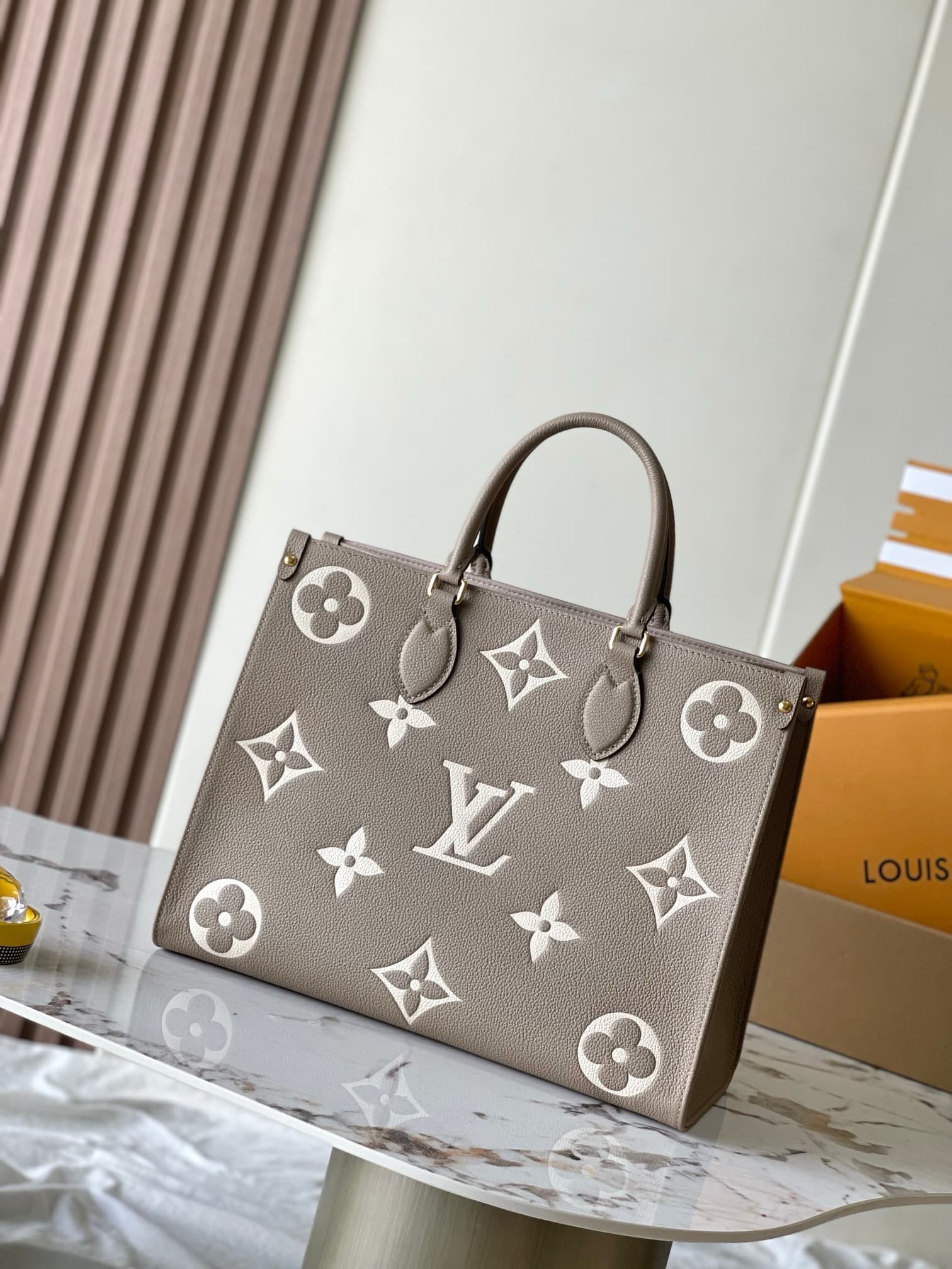 LV HandBag Onthego M45494