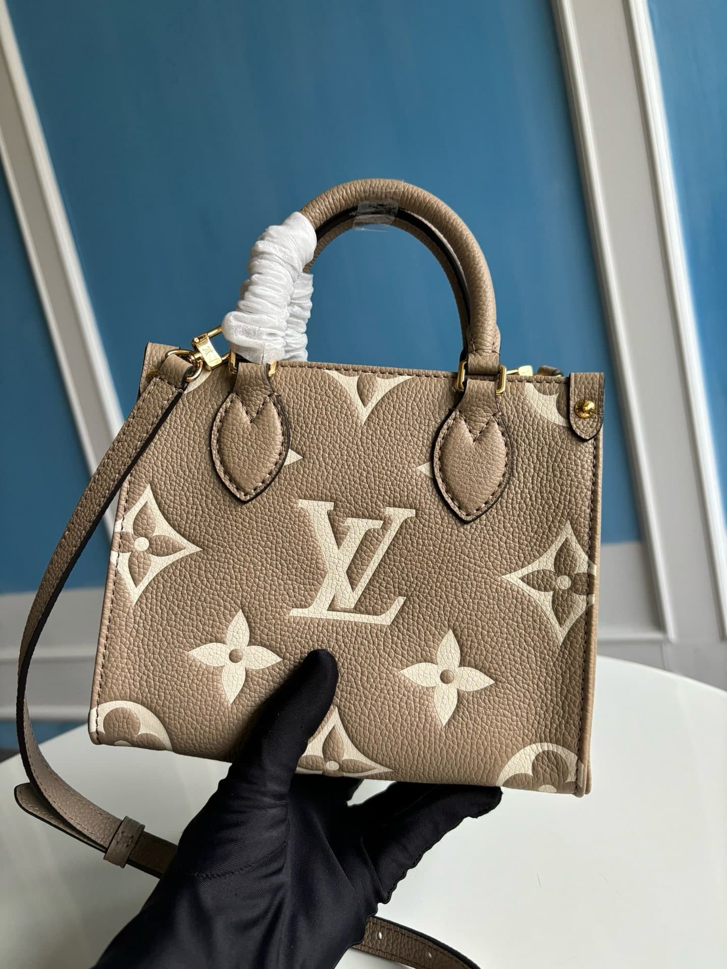 LV HandBag Onthego M47054