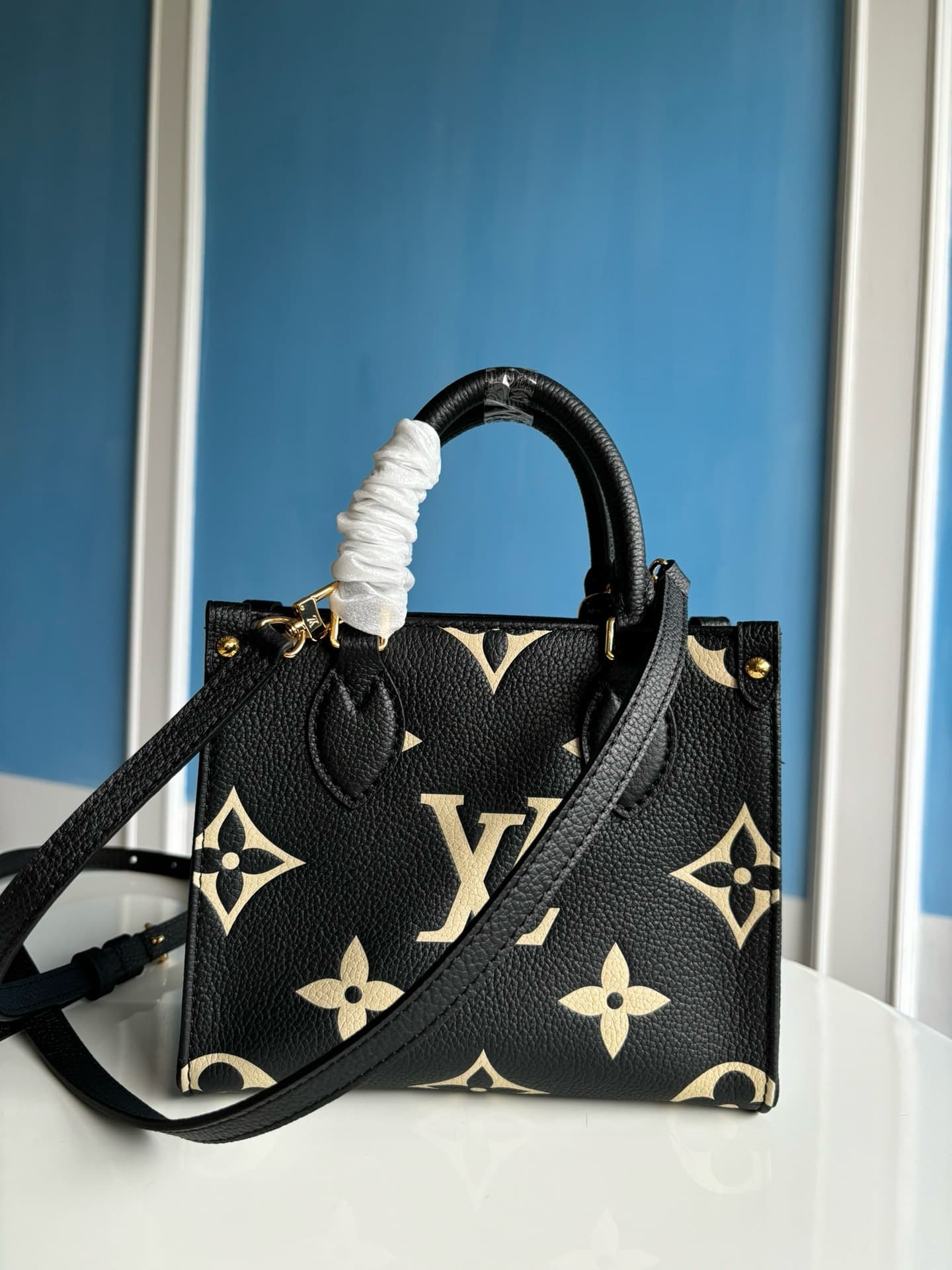 LV HandBag Onthego M47054