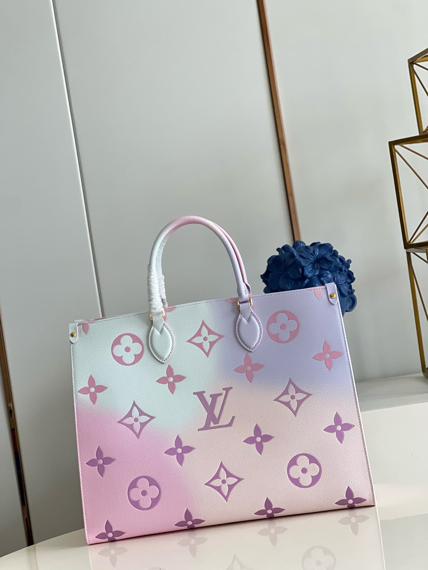 LV HandBag Onthego M46076