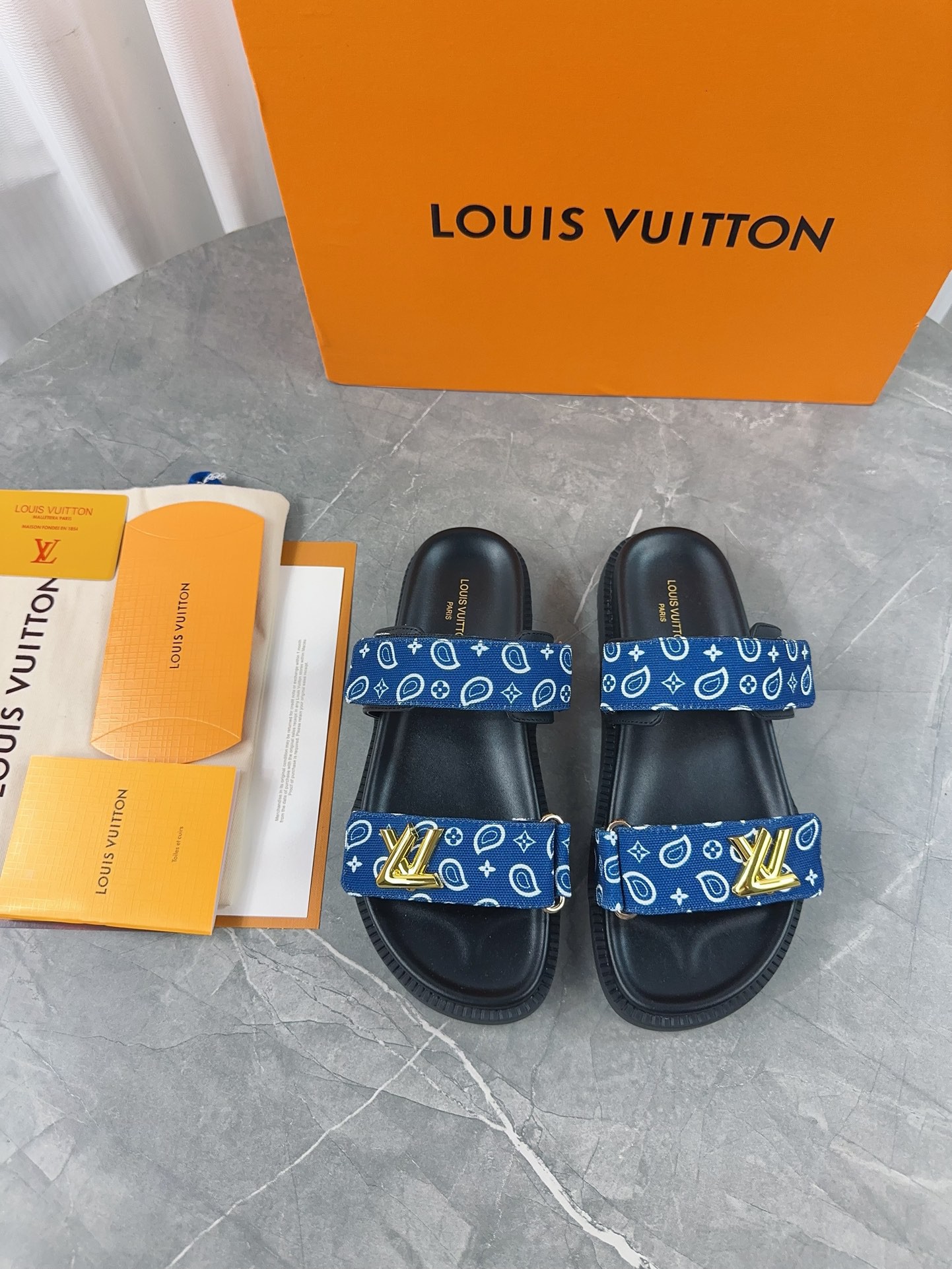 LV Couple Slipper