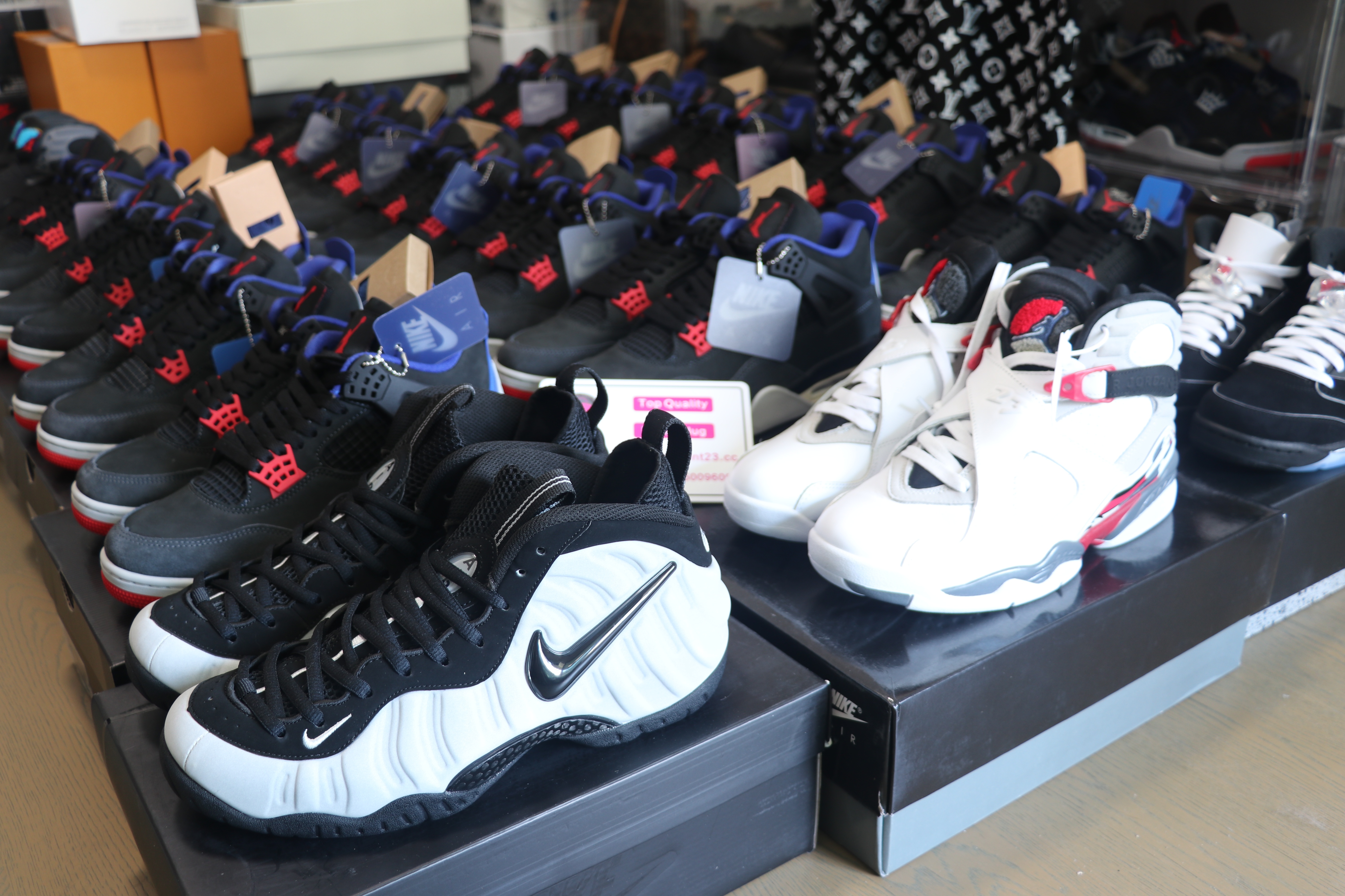 Nike Air Jordan 8 Bugs Bunny