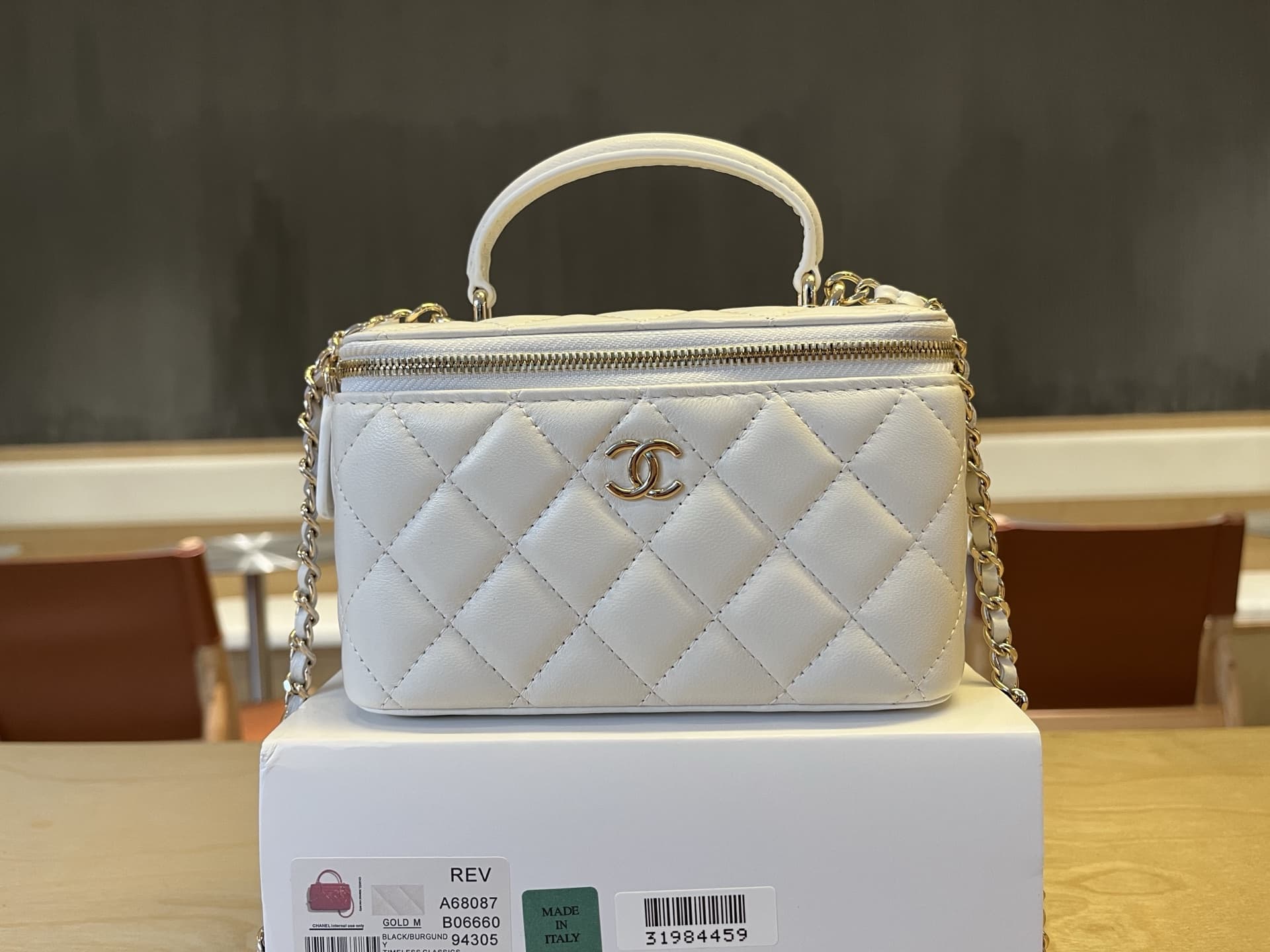 Chanel Bag A68087