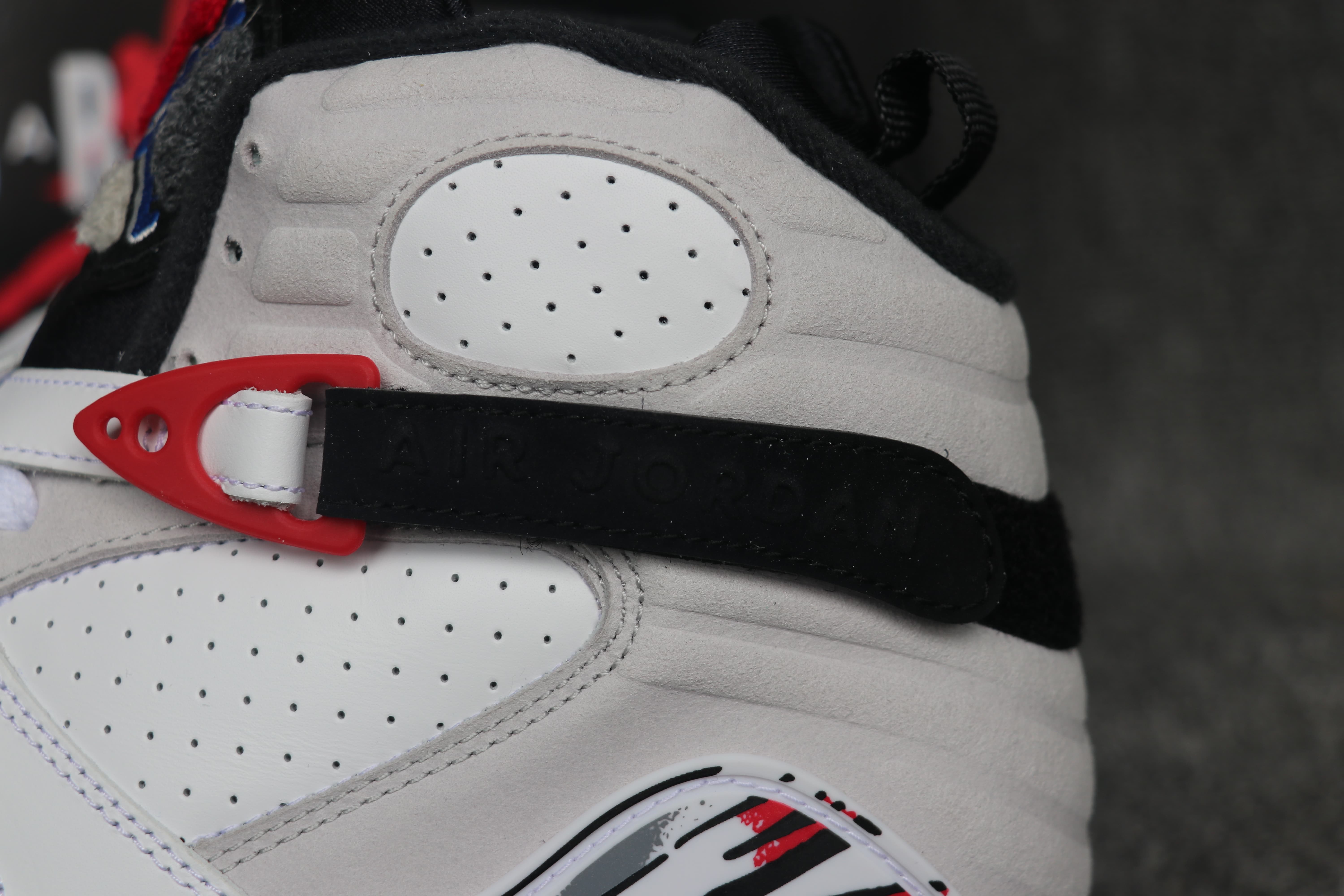 Nike Air Jordan 8 Bugs Bunny