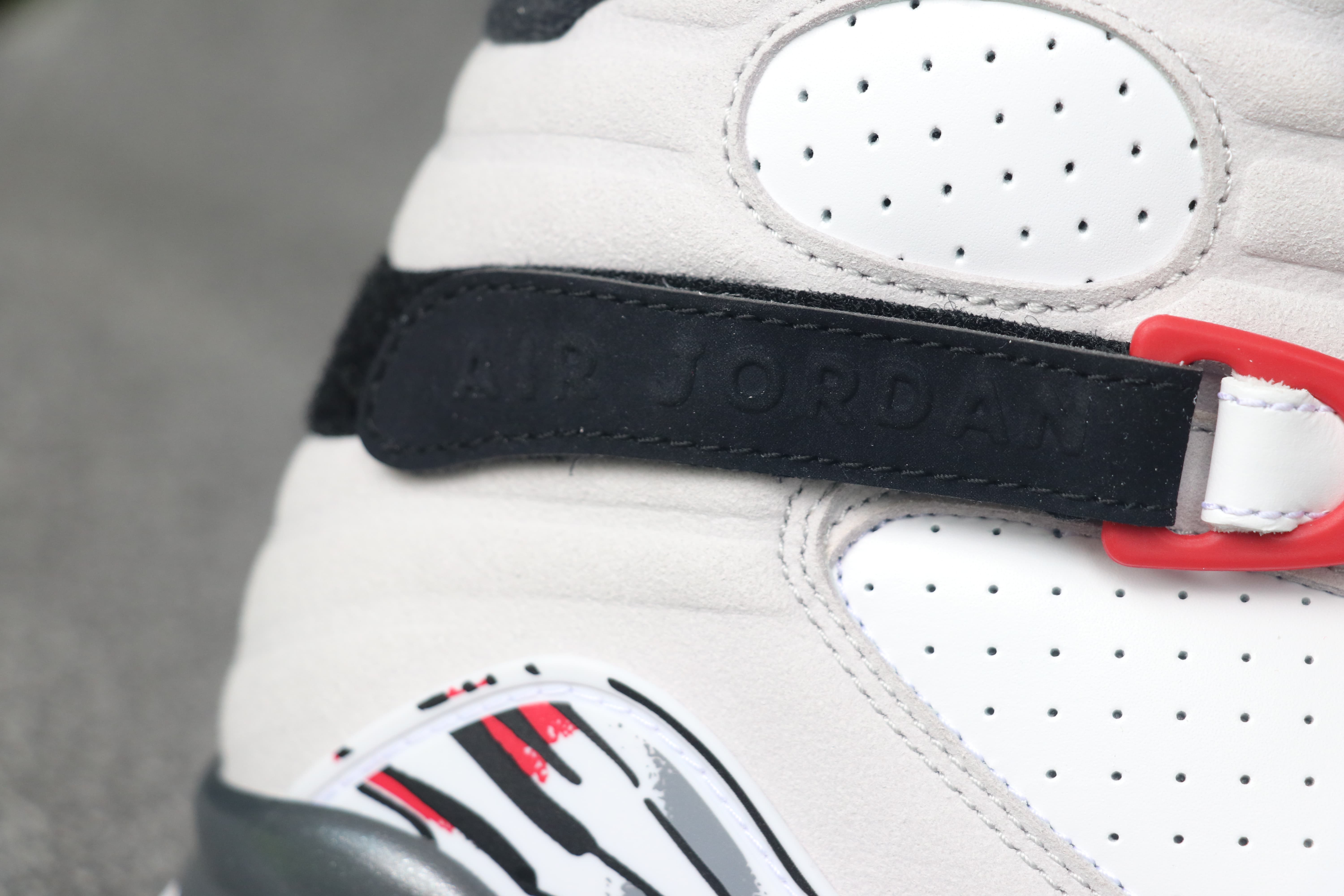 Nike Air Jordan 8 Bugs Bunny