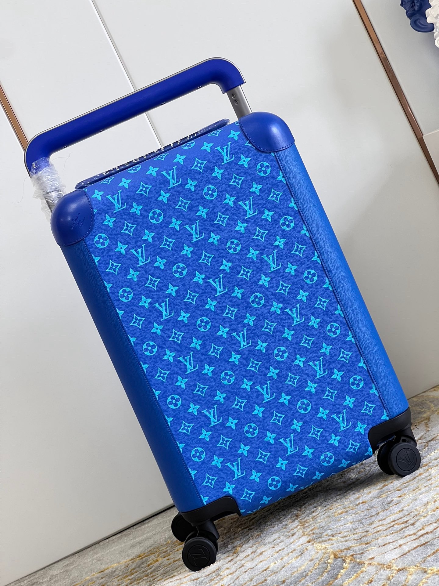 LV Suitcase Two Size（20/24 inches）