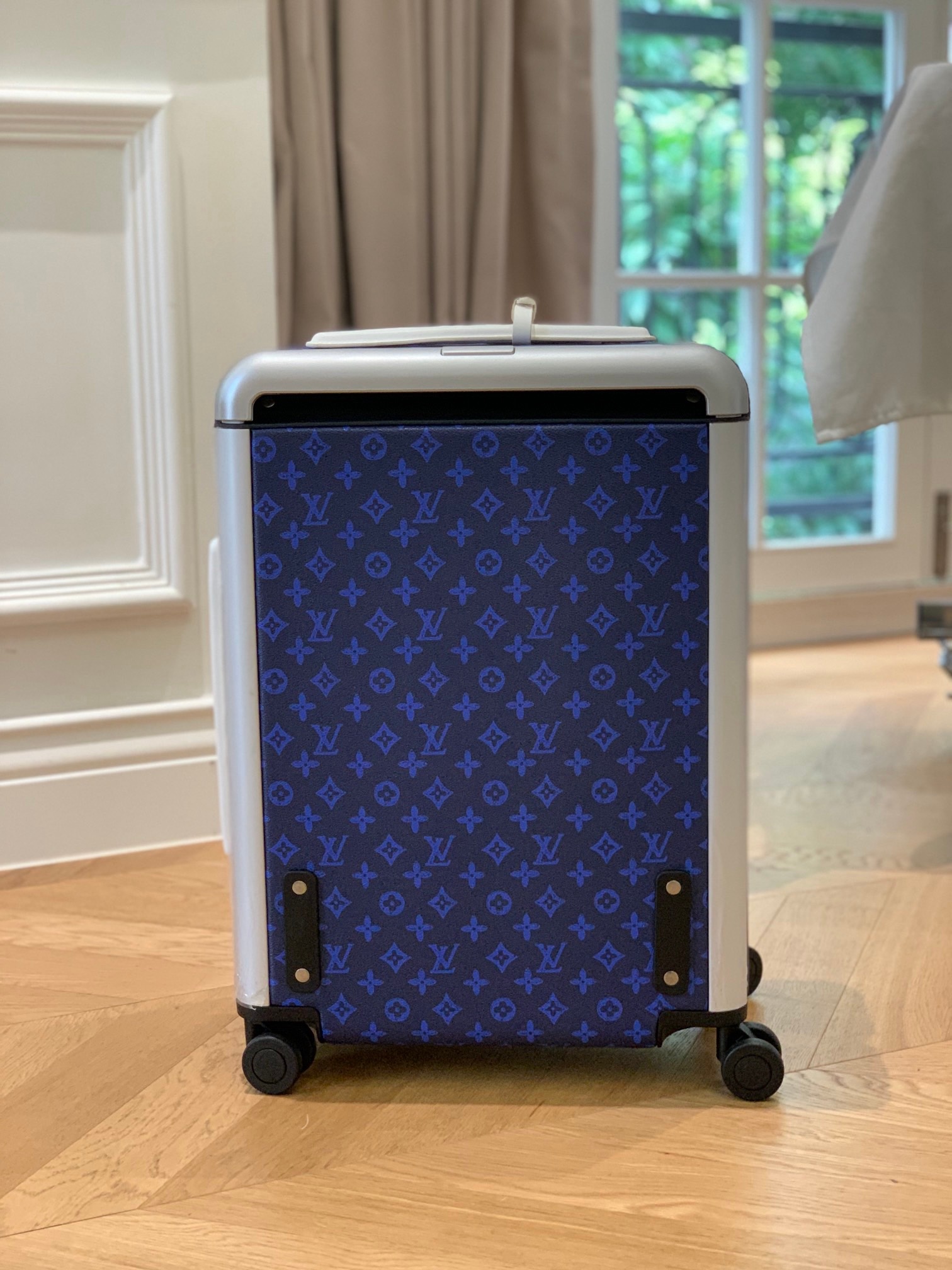 LV Suitcase Two Size（20/24 inches）
