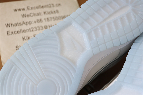 Nike SB DUNK Low Grey Sliver