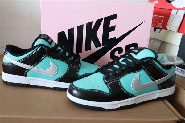NikeSB DUNK Low Diamond Supply co Tiffany