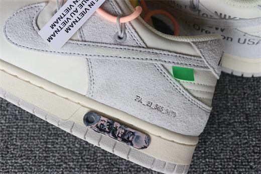 Off White x Futura x SB Dunk No.40