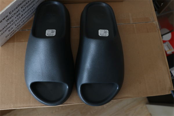 Yeezy Slide ID4132