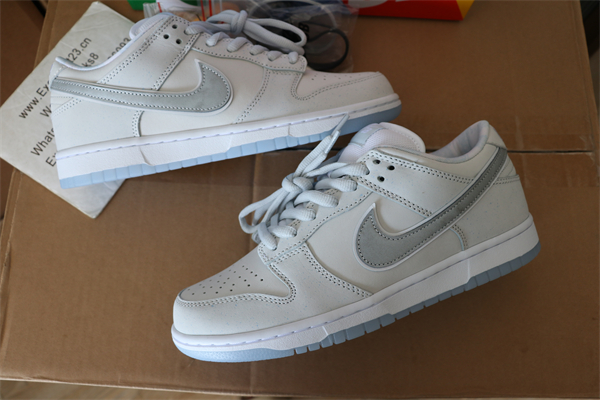 Nike SB DUNK Low Grey Sliver