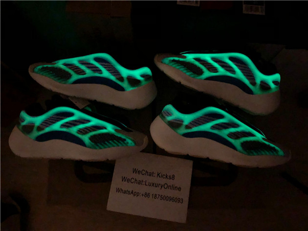 Adidas Yeezy Boost 700 v3 Arzareth G54850