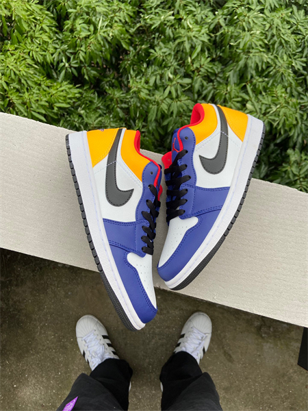 Nike Air Jordan 1 Low 4