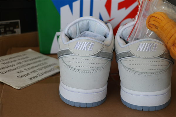 Nike SB DUNK Low Grey Sliver