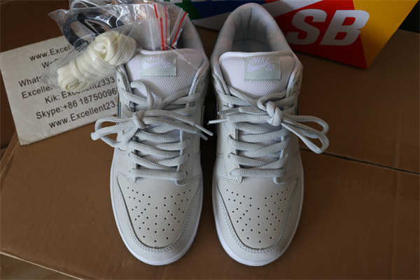 Nike SB DUNK Low Grey Sliver