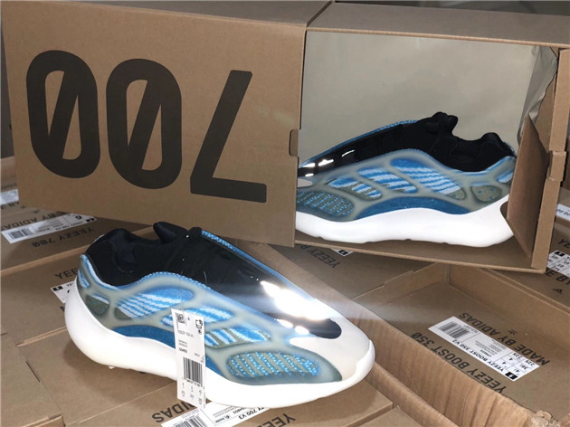 Adidas Yeezy Boost 700 v3 Arzareth G54850