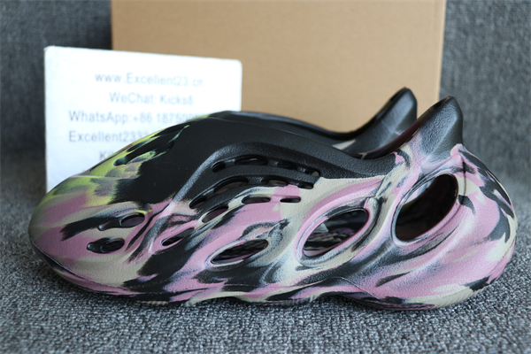 Yeezy Foam Runner MX Carbon IG9562