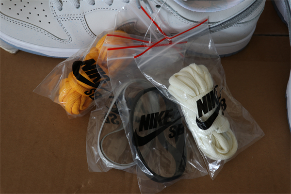 Nike SB DUNK Low Grey Sliver