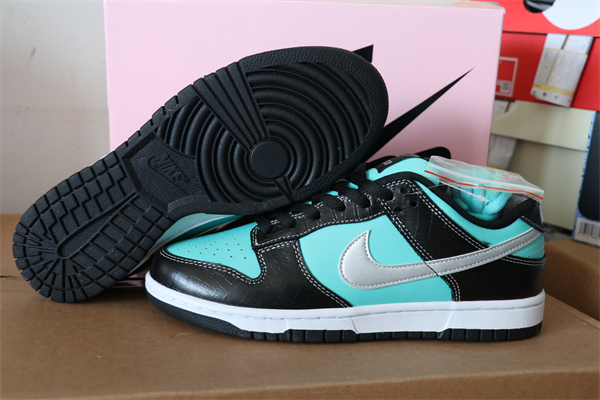 NikeSB DUNK Low Diamond Supply co Tiffany