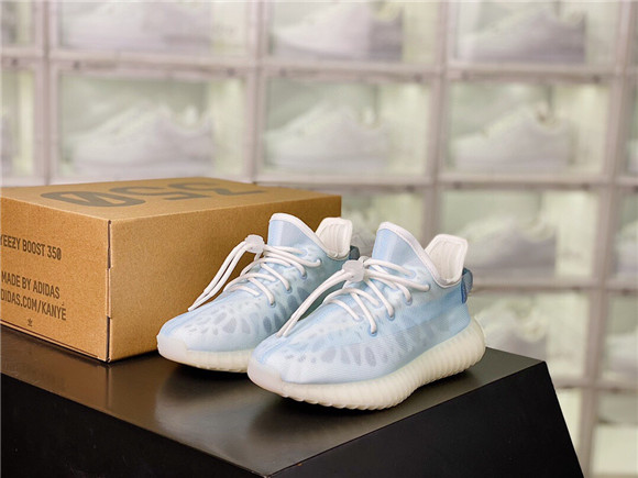 Kid Yeezy Boosyt 350v2 Mono Ice