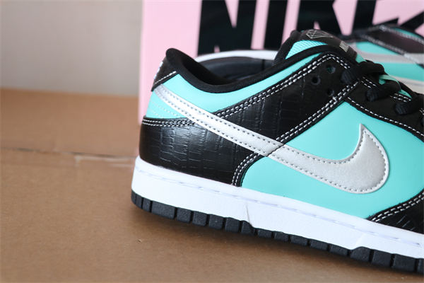 NikeSB DUNK Low Diamond Supply co Tiffany