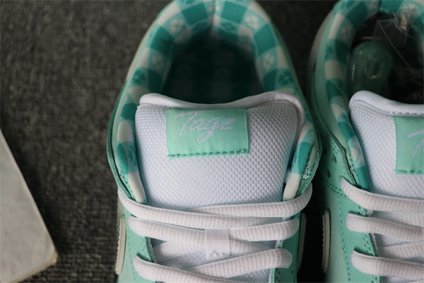 Tiffany x nike SB DUNK