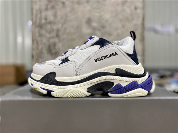 Balenciaga Triple-S 1.0 Sneaker 027