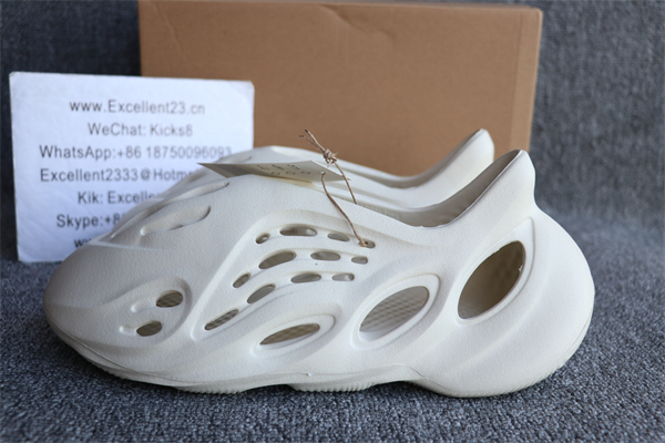 Yeezy Boost Foam Runner Sand FY4567