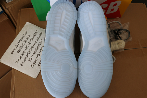 Nike SB DUNK Low Grey Sliver