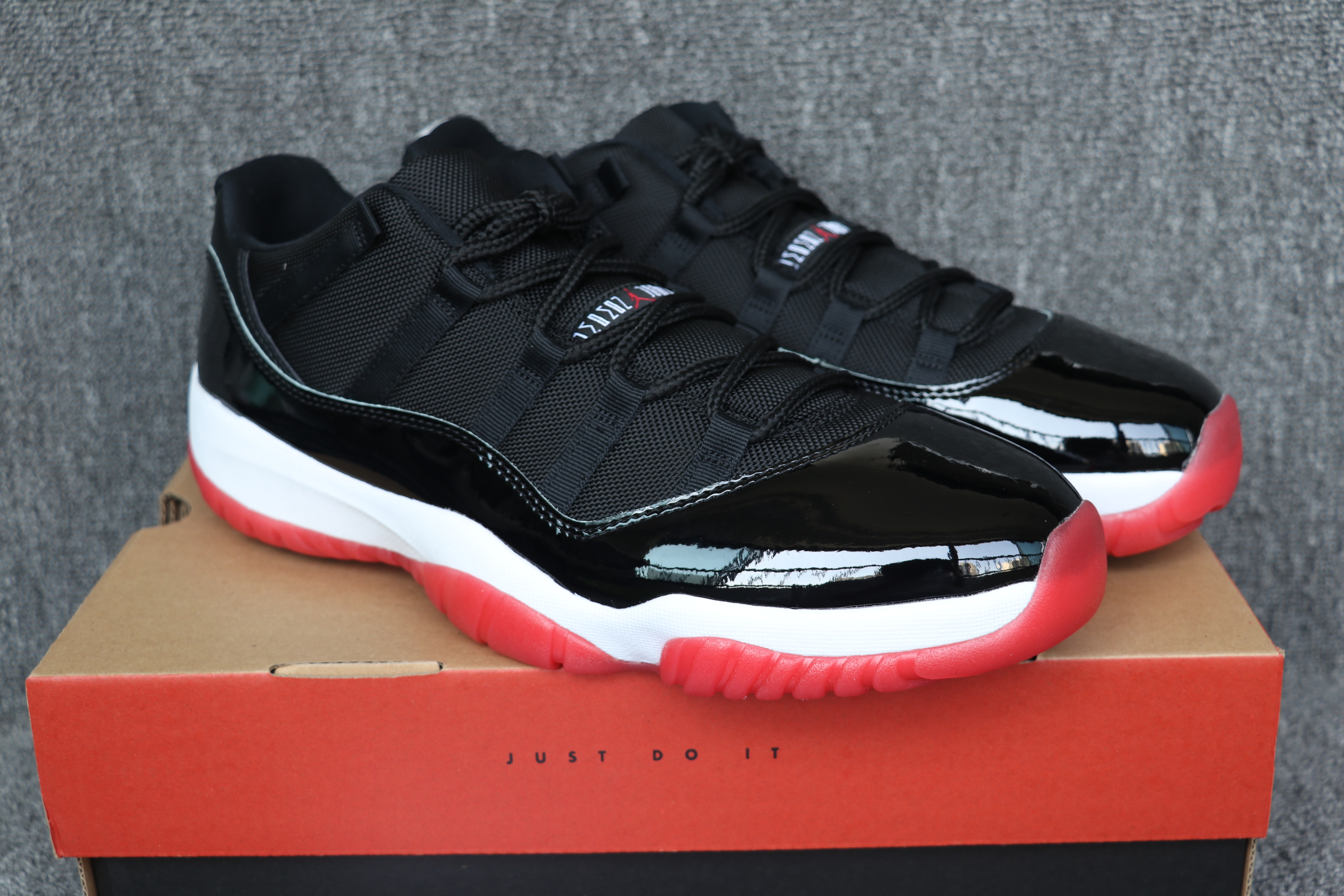 Nike Air Jordan 11 Low Bred 2025