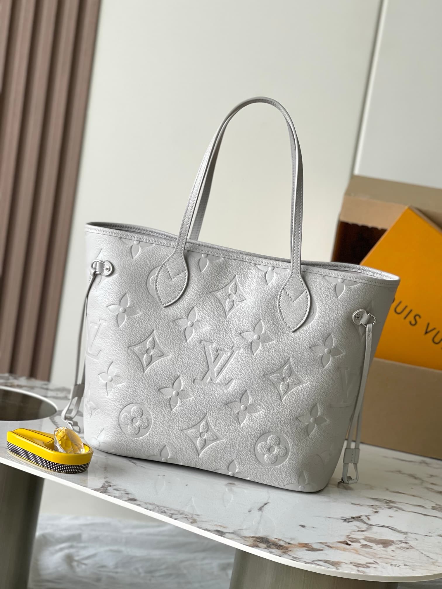 LV Bag Neverfull M13758