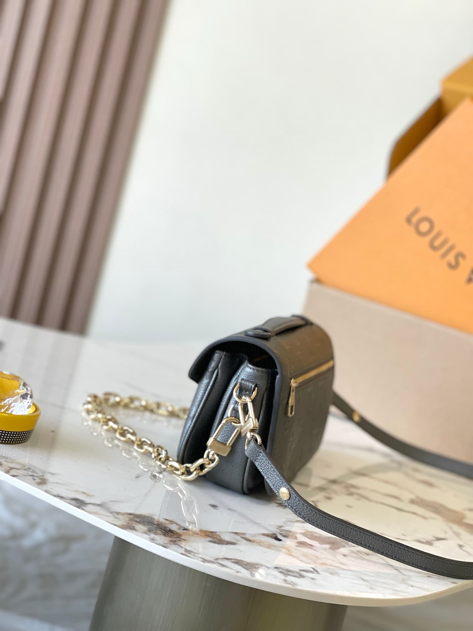 LV HandBag Pochette  M11998