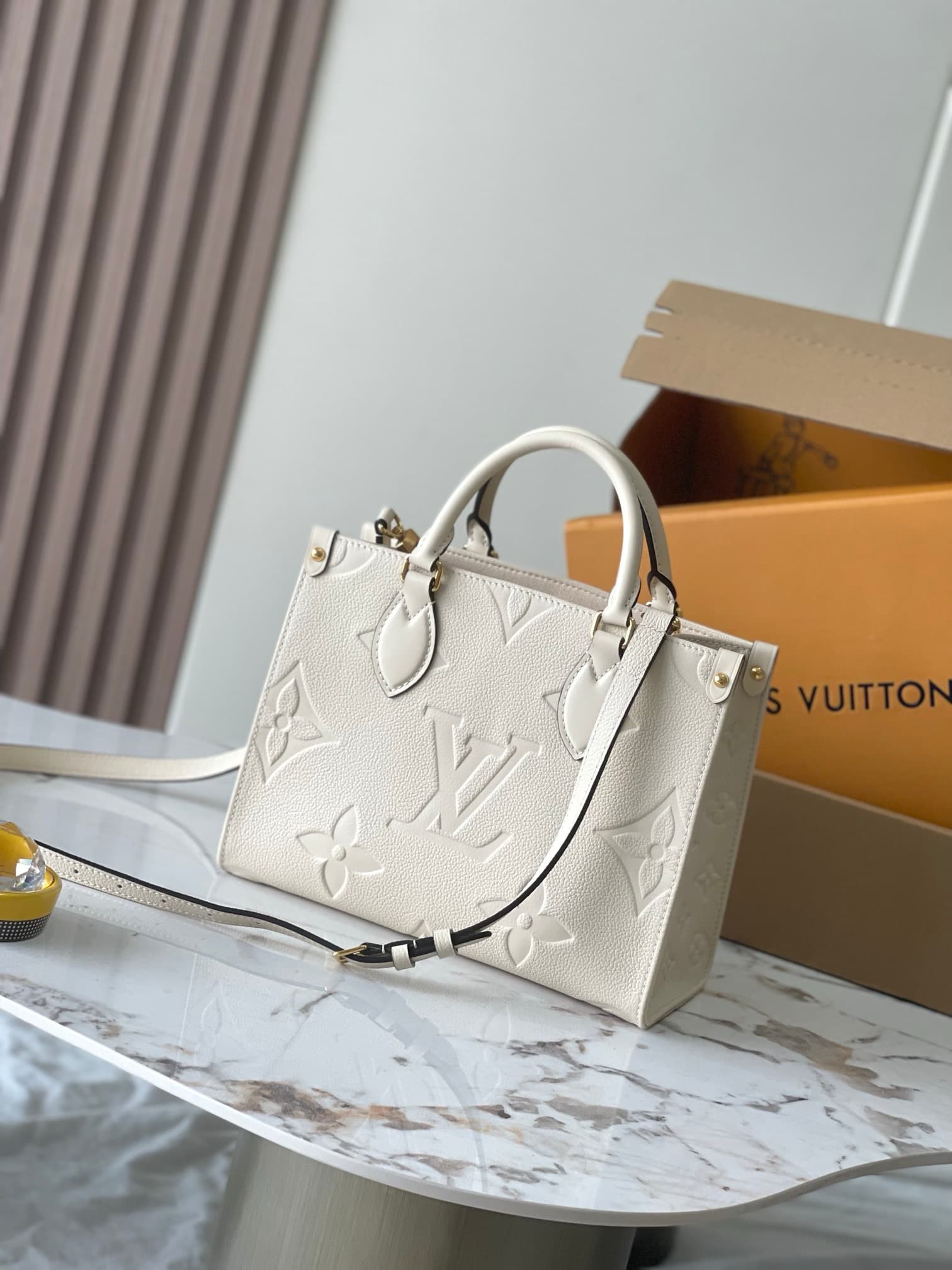 LV HandBag Onthego M46569