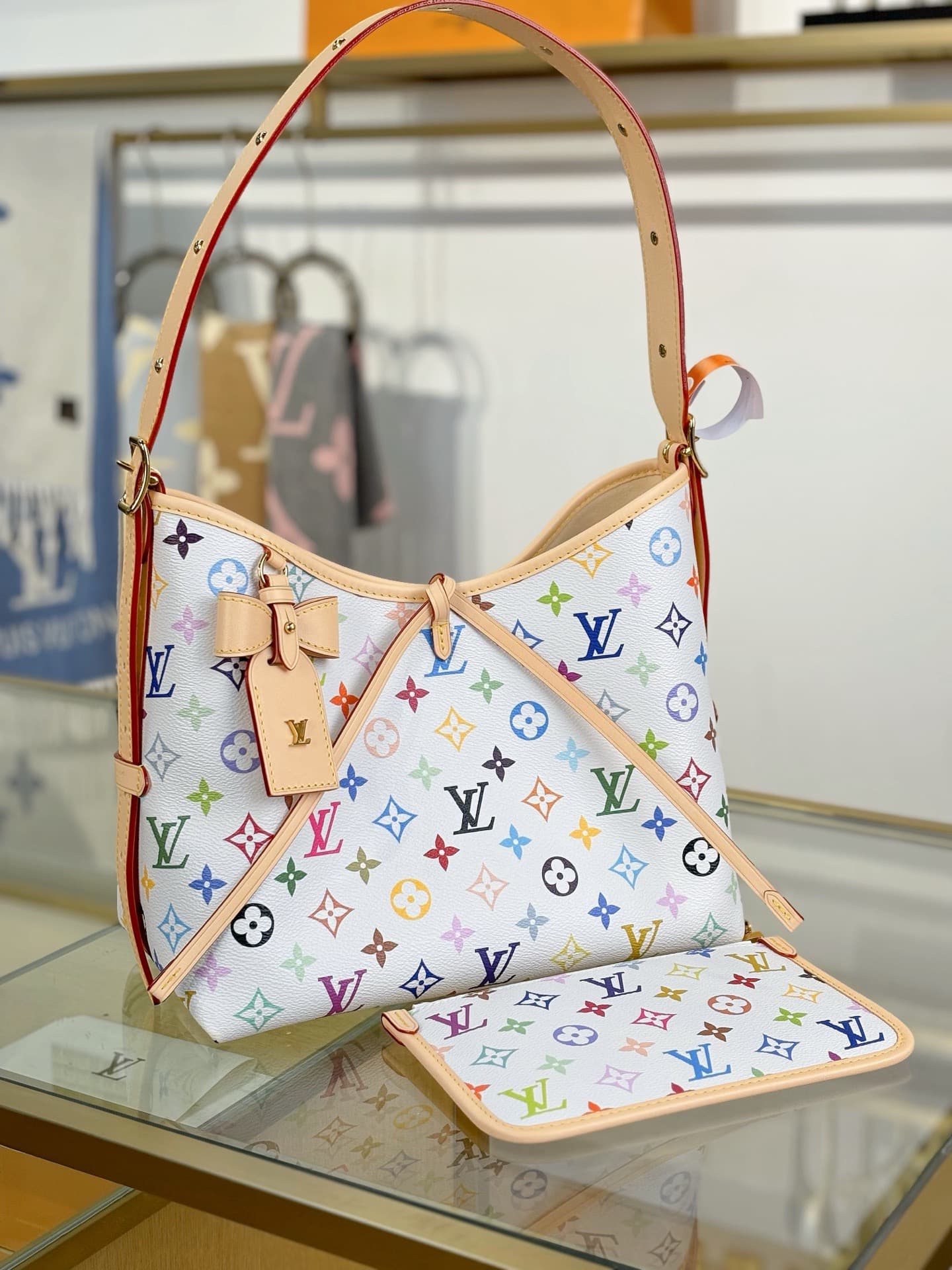 LV HandBag Carryall M13661