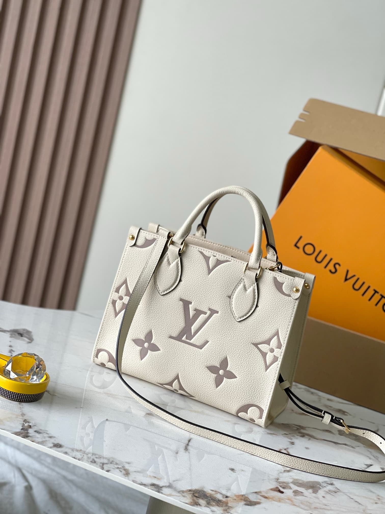 LV HandBag Onthego M45654
