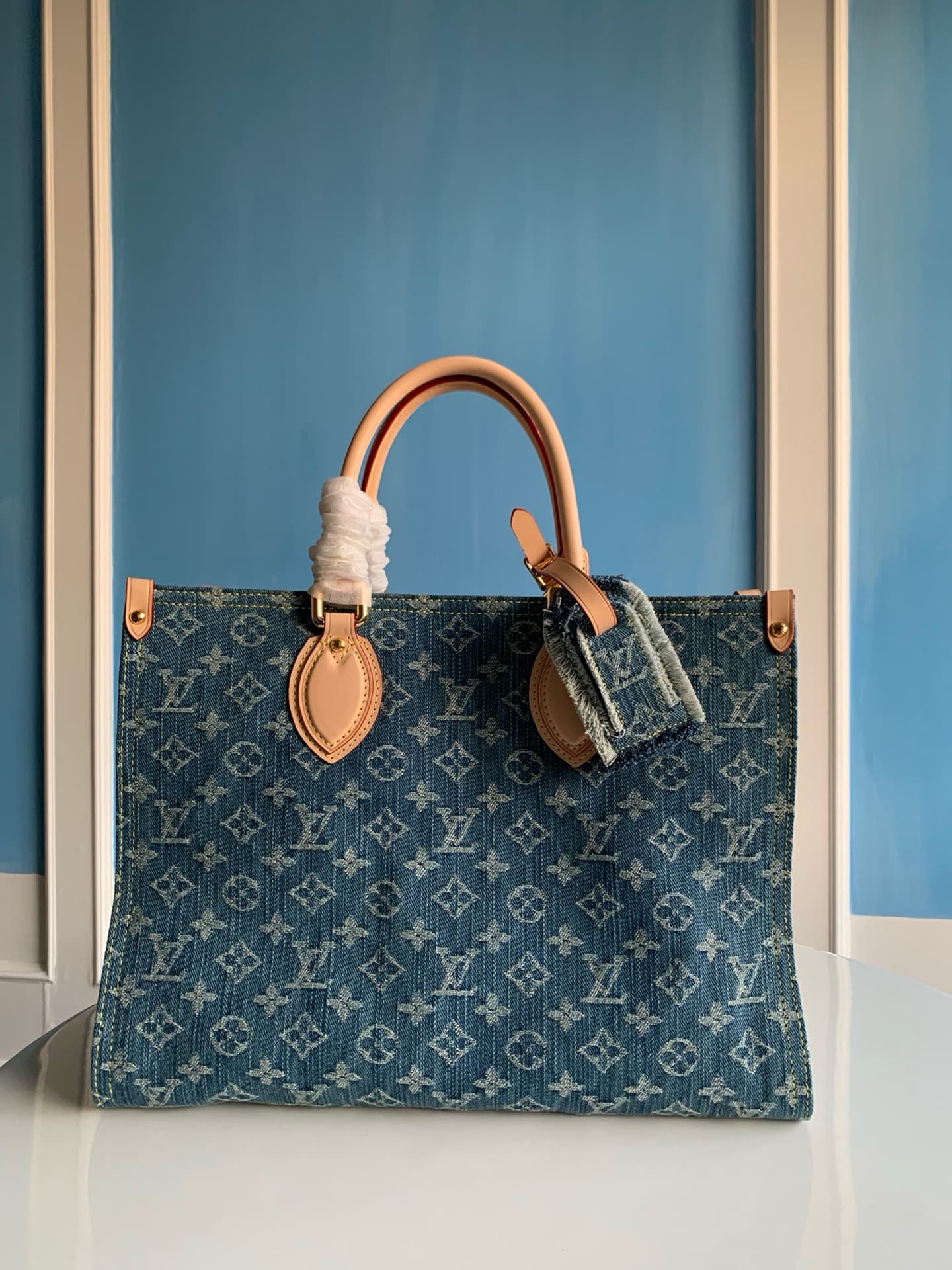 LV HandBag Onthego M46817