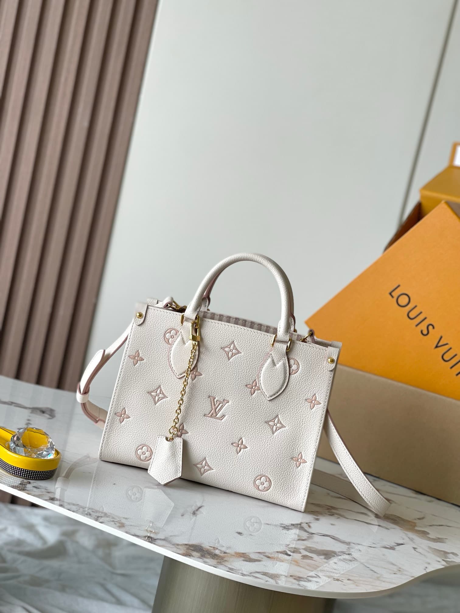 LV HandBag Onthego M14403