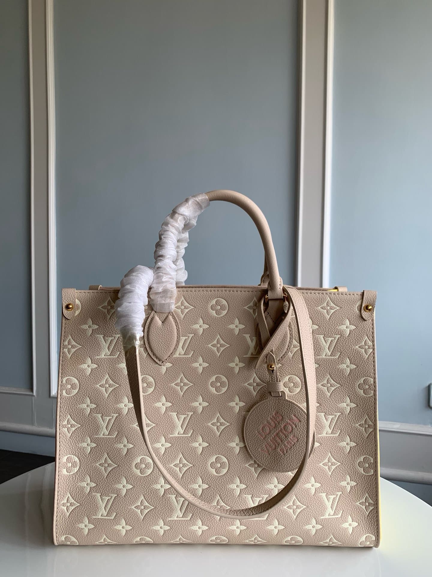 LV HandBag Onthego M46128