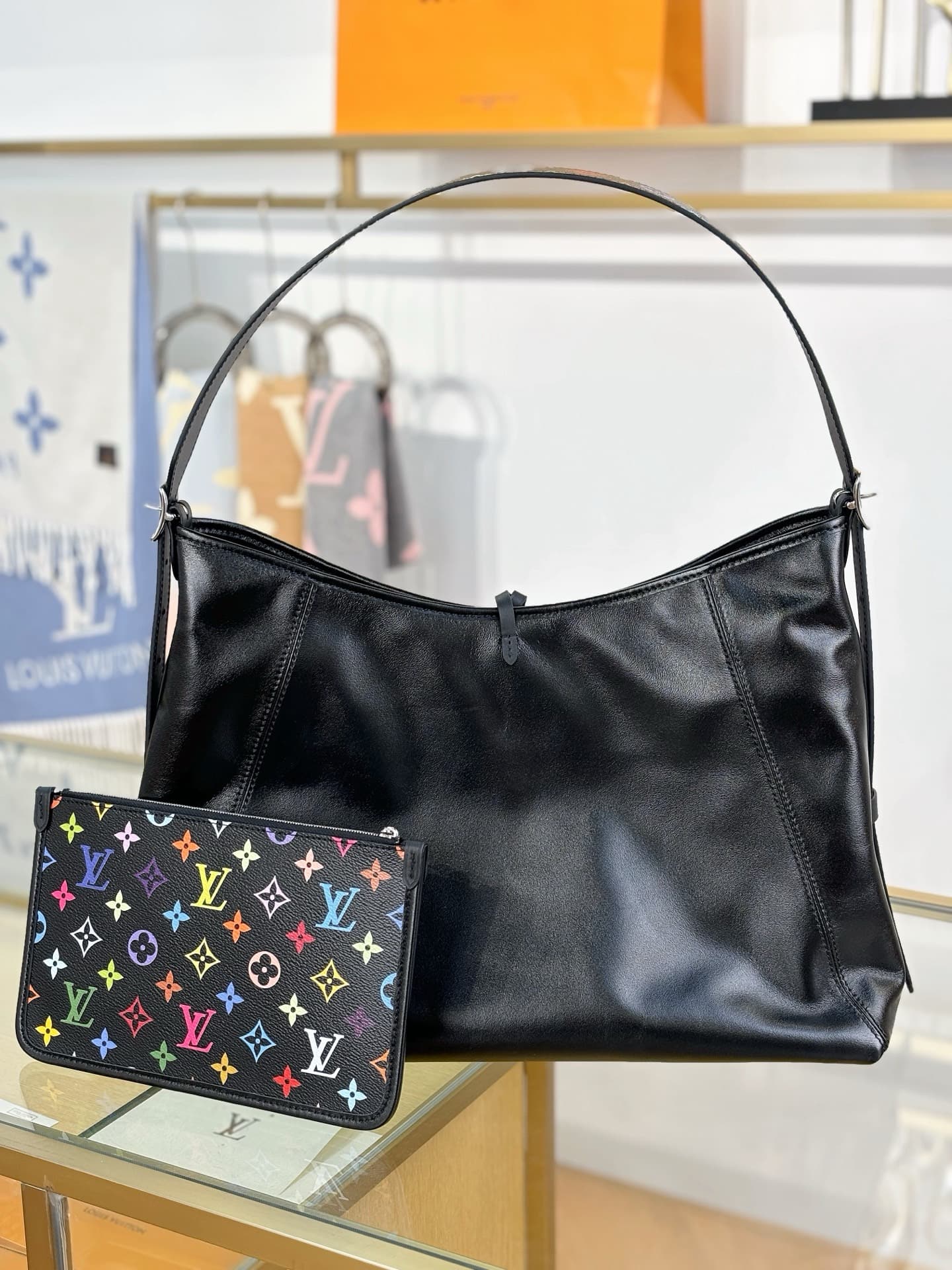 LV HandBag Carryall M13105