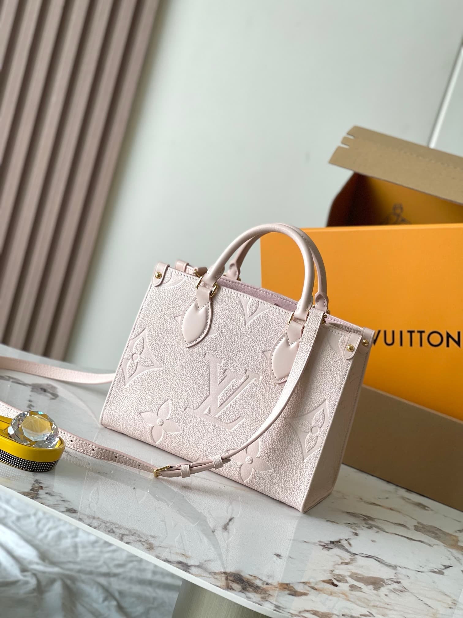 LV HandBag Onthego M47135