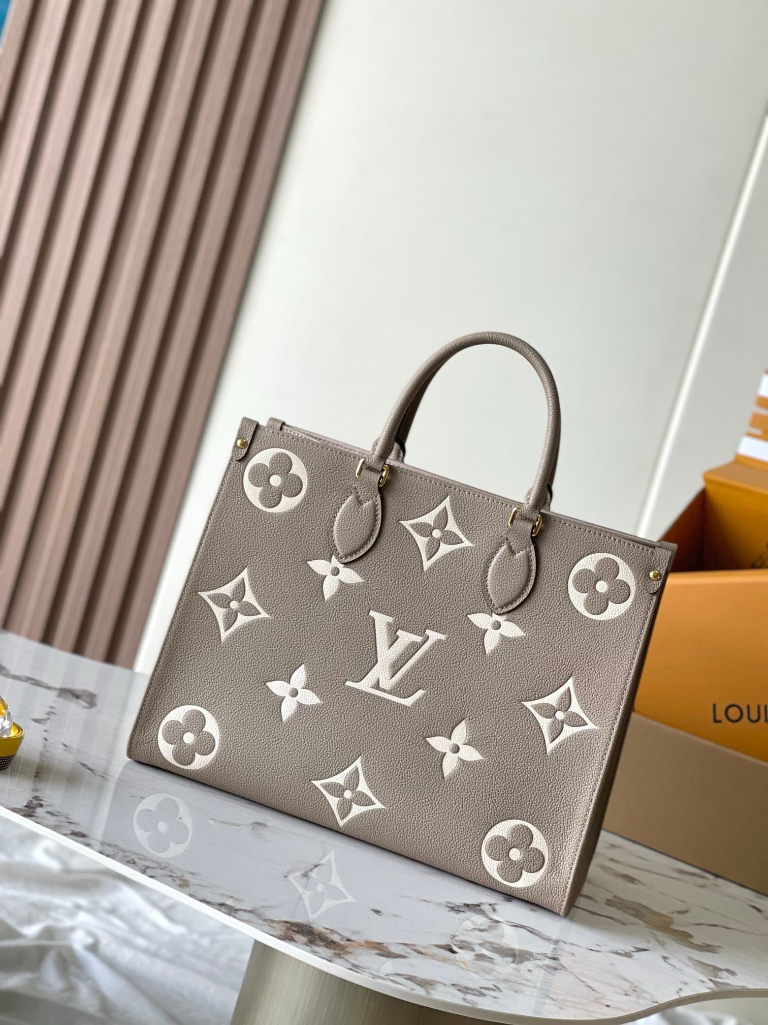 LV HandBag Onthego M45494
